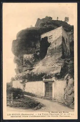 AK Les Eyzies /Dordogne, Le Vieux Château restauré pour l`Aménagement du Musée National, Höhlenwohnung