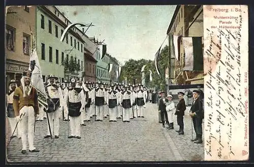 AK Freiberg i. Sa., Muldenhütten Parade der Hüttenleute vor Wurstwarengeschäft