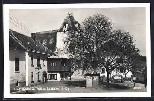 AK Lichtenegg /N.-Oe., Strassenpartie mit Gasthof Schuch