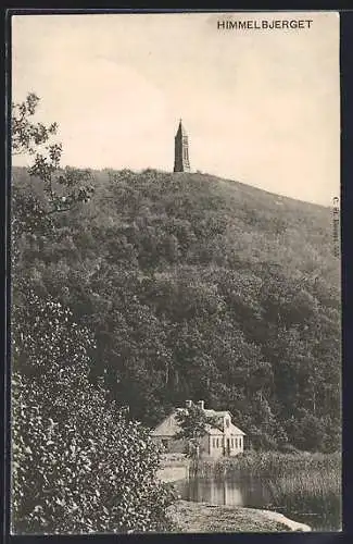 AK Himmelbjerget, Turm auf einem Hügel und Haus am Wasser