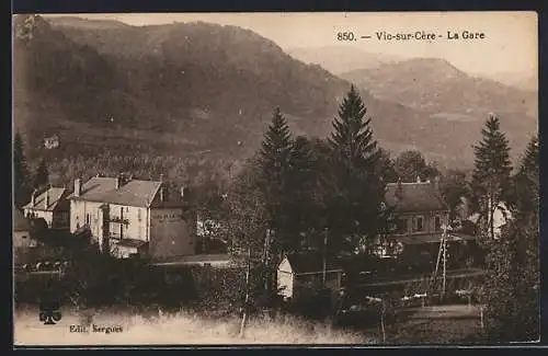 AK Vic-sur-Cère, La Gare