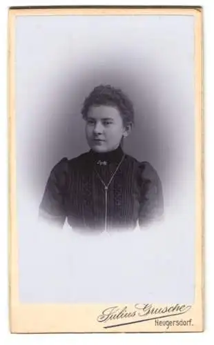 Fotografie Julius Grusche, Neugersdorf, Porträt einer jungen Frau