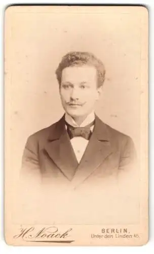 Fotografie H. Noack, Berlin, Unter den Linden 45, Portrait eines eleganten Herrn