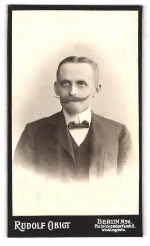 Fotografie Rudolf Obigt, Berlin, Reinickendorferstr. 2, Portrait eines Mannes mit Schnurrbart