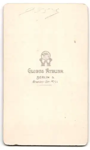 Fotografie Globus Atelier, Berlin, Oranien-Str. 52 /55, Porträt eines jungen Mannes