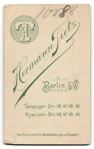 Fotografie Hermann Tietz, Berlin, Leipziger Str. 46, Elegantes Porträt eines jungen Mannes