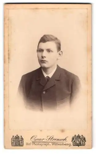 Fotografie Oscar Strensch, Wittenberg, Markt 14, Porträt eines jungen Mannes