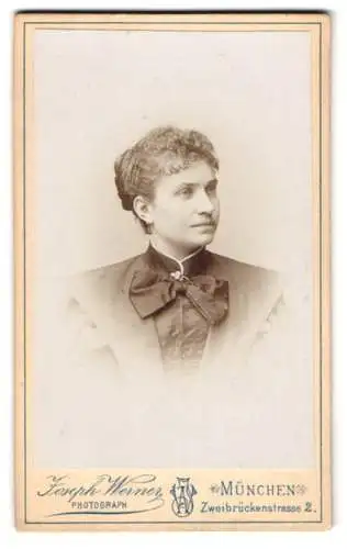 Fotografie Joseph Werner, München, Zweibrückenstrasse 2, Portrait einer Dame