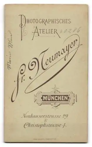 Fotografie Fr. Neumayer, München, Neuhauserstrasse 29, Porträt einer Dame