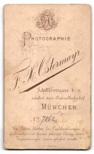 Fotografie F. W. Ostermayr, München, Schillerstrasse 4, Porträt eines jungen Mannes