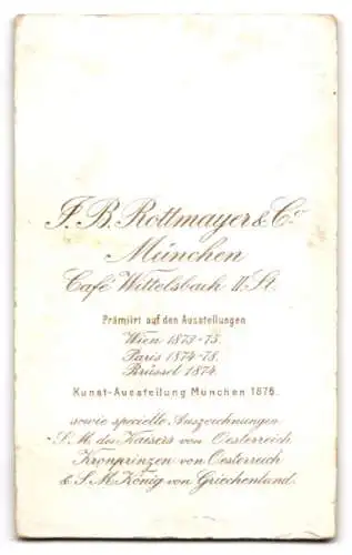 Fotografie J.B. Rottmayer &amp Comp., München, Café Wittelsbach, Porträt einer Dame