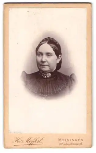 Fotografie H. Meffert, Meiningen, Sedanstrasse 18, Portrait einer Dame