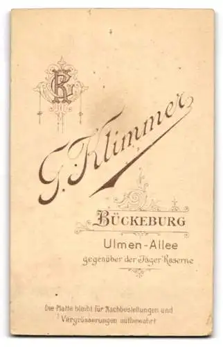 Fotografie G. Klimmer, Bückeburg, Ulmen-Allee, Porträt eines Kleinkindes