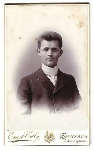 Fotografie Ernst Colby, Zwickau, Marienplatz, Porträt eines jungen Mannes