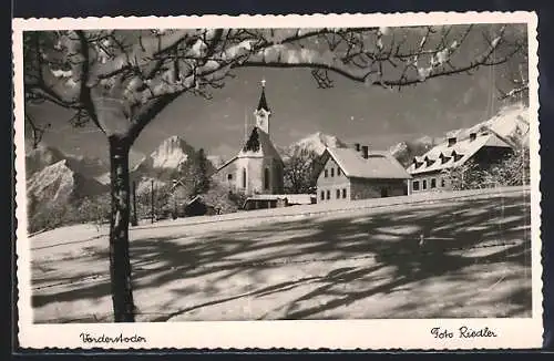 AK Vorderstoder, Ortspartie mit Kirche im Winter