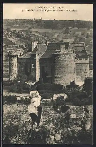 AK Saint-Saturnin, Le Château dans le paysage rural du Puy-de-Dôme