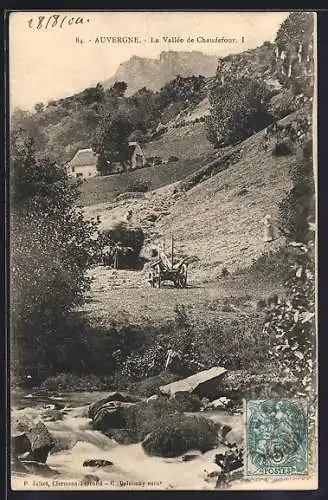 AK Vallée de Chaudefour, La Vallée de Chaudefour avec chariot et maison rurale