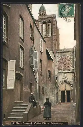 AK Montferrand, Église N.D. de Délivrance et rue animée