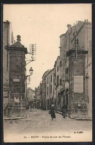 AK Riom, Porte et rue de Mozac