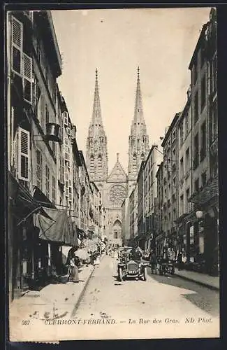 AK Clermont-Ferrand, La Rue des Gras avec vue sur la cathédrale