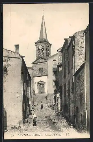 AK Châtel-Guyon, Rue de l`Église avec vue sur le clocher