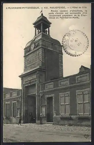 AK Aigueperse, L`Hôtel de Ville avec jacquemart de la Chartreuse du Port-Sainte-Marie