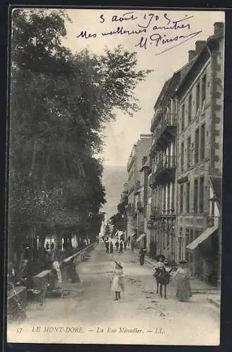 AK Le Mont-Dore, La Rue Meynadier animée