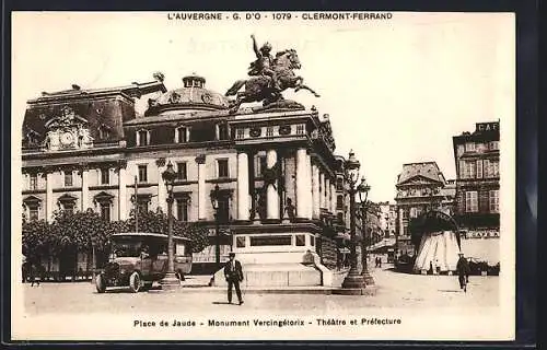 AK Clermont-Ferrand, Place de Jaude, Monument Vercingétorix, Théâtre et Préfecture