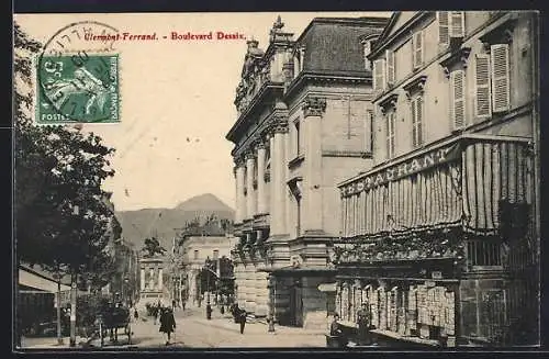 AK Clermont-Ferrand, Boulevard Desaix avec restaurant et passants