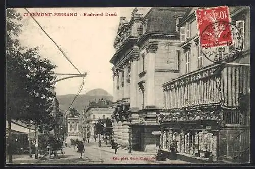 AK Clermont-Ferrand, Boulevard Desaix avec restaurant et passants