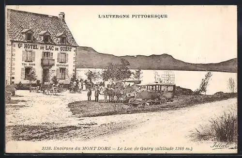 AK Mont-Dore, Le Lac de Guéry et l`Hôtel du Lac avec diligence à l`avant-plan