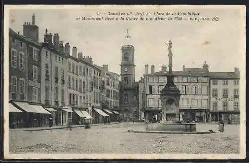 AK Issoire, Place de la République et Monument à la Gloire de nos Aïeux de 1789