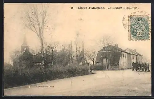 AK La Goutelle, Vue de la rue principale avec église et automobile