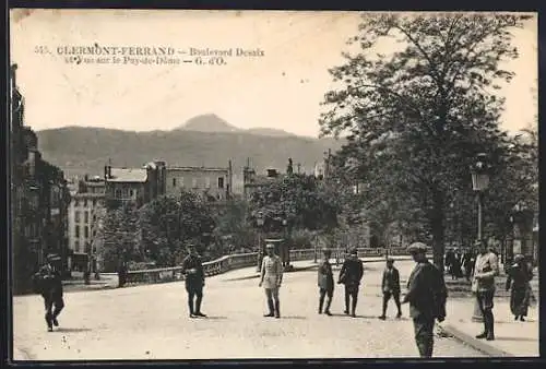 AK Clermont-Ferrand, Boulevard Desaix avec vue sur le Puy-de-Dôme