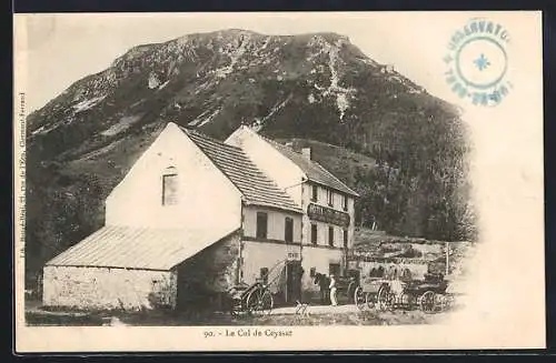 AK Ceyssat, Le Col de Ceyssat avec vue sur la montagne et auberge avec calèches