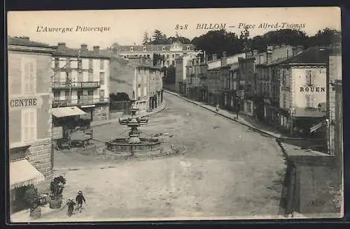 AK Billom, Place Alfred-Thomas avec fontaine et bâtiments pittoresques