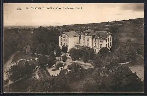 AK Châtel-Guyon, Mont Chalusset Hotel entouré de paysages verdoyants