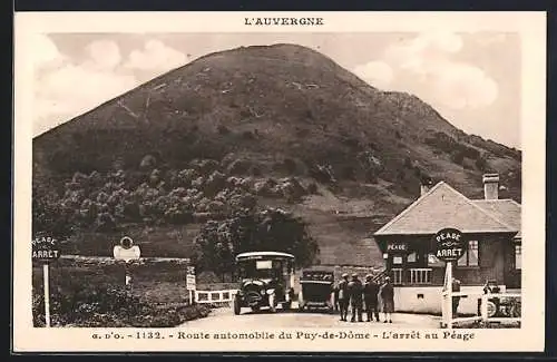 AK Puy-de-Dôme, Route automobile et arrêt au péage devant le mont