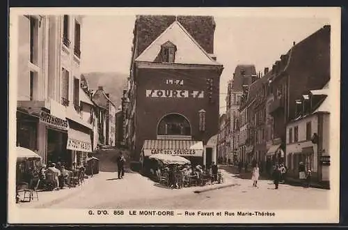 AK Le Mont-Dore, Rue Favart et Rue Marie-Thérèse avec le Café des Sources