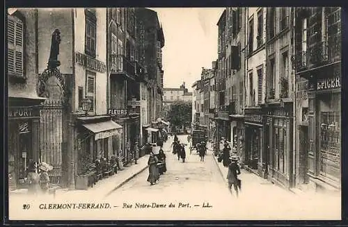 AK Clermont-Ferrand, Rue Notre-Dame du Port animée