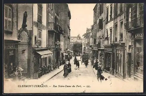 AK Clermont-Ferrand, Rue Notre-Dame du Port animée avec passants et boutiques