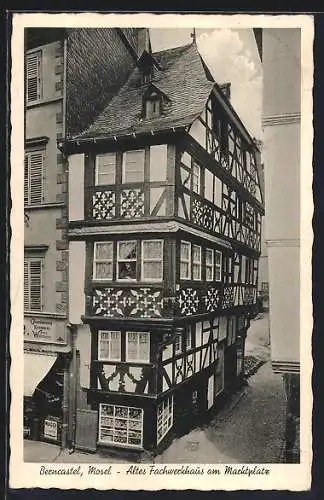 AK Berncastel /Mosel, Altes Fachwerkhaus am Marktplatz