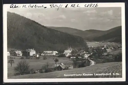 AK Klausen-Leopoldsdorf, Gesamtansicht mit Bergpanorama