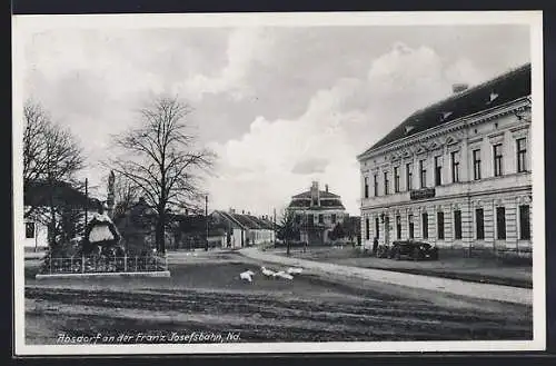 AK Absdorf an der Franz Josefsbahn, Ortspartie bei K. Dinagl`s Gasthaus