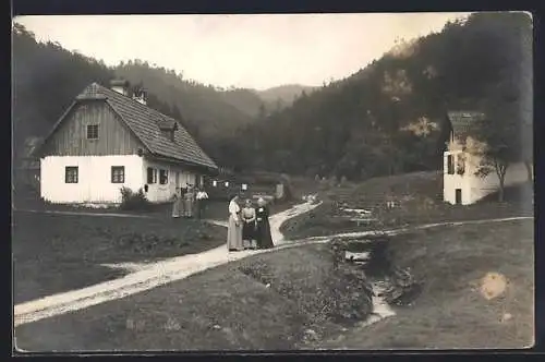 Foto-AK Hohenberg, Ortspartie mit Anwohnern 1914