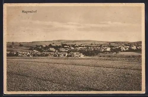 AK Hollabrunn, Magersdorf, Totalansicht vom Feld aus