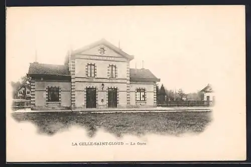 AK La Celle-Saint-Cloud, La Gare, Sicht auf den Bahnhof