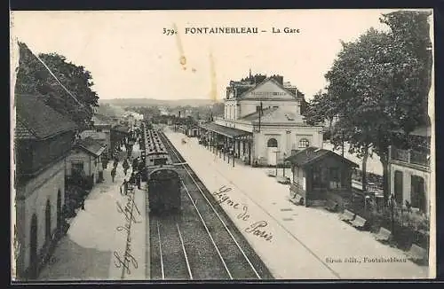 AK Fontainebleau, Intérieur de la Gare, Zug hält am Bahnhof