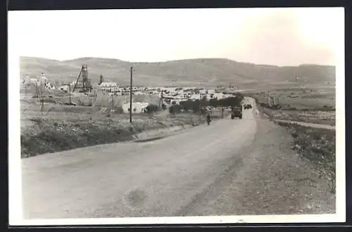 AK Sidi Boubekeur, Bergarbeitersiedlung und Mine Zellidja, Totalansicht von der Strasse aus