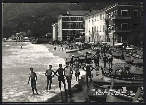 AK Laigueglia /Riviera dei fiori, Pensione Nesi e Grand Hotel visti dalla spiaggia